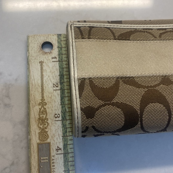 Coach Monogram Wallet in an Excellent Condition - Picture 11 of 11